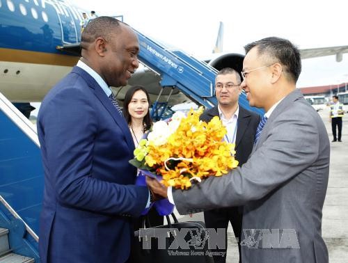 海地共和国参议院议长拉托尔蒂开始对越南进行正式访问