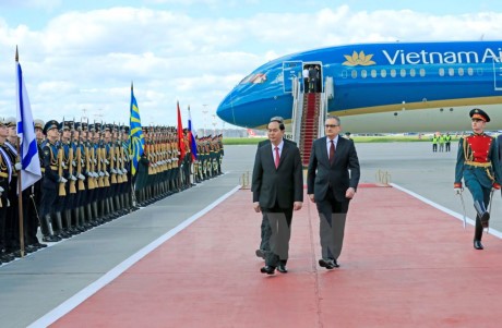 俄方举行正式仪式欢迎越南国家主席陈大光访俄