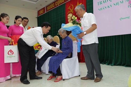    越南荣军烈士节70周年系列纪念活动举行
