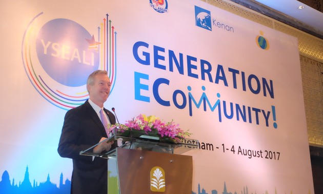 东南亚青年领袖倡议电子社区研讨会在越南举行
