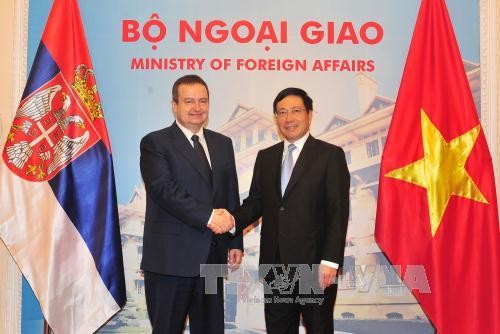 范平明与塞尔维亚第一副总理兼外长达契齐举行会谈