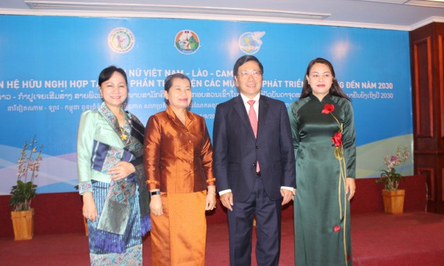 越南政府副总理范平明出席越老柬3国妇女论坛