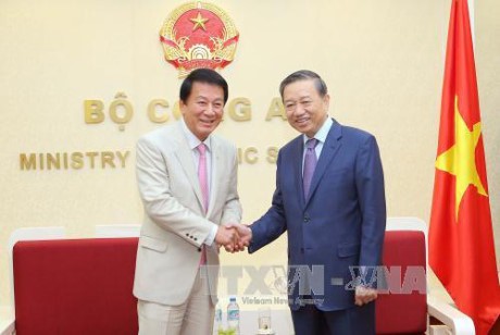 越南公安部部长苏林会见越日关系特别大使杉良太郎
