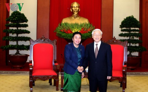阮富仲​会见老挝人民革命党中央对外联络部代表团