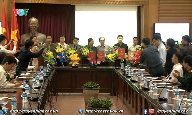 2017年越南APEC宣传画创作比赛颁奖仪式