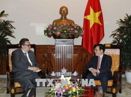 越南政府副总理兼外长范平明会见芬兰驻越大使卡希洛托