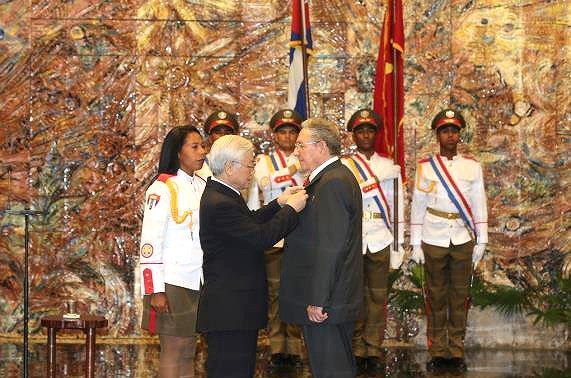 阮富仲向古巴共产党中央委员会第一书记劳尔·卡斯特罗致感谢电