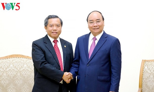 越南政府总理阮春福会见老挝代表团