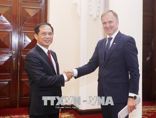 越南和拉脱维亚举行政治磋商