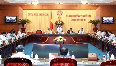 越南国会常务委员会讨论《反腐败法修正案（草案）》