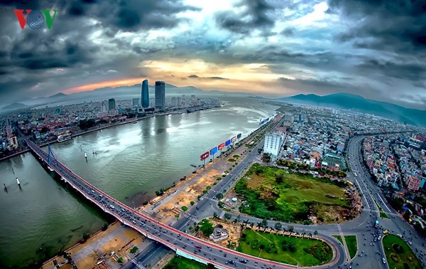在国家工业化现代化时期建设与发展岘港市