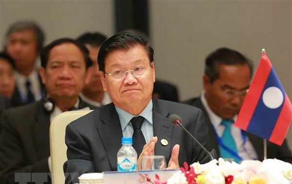 老挝总理通伦出席越南2018年世界经济论坛东盟峰会