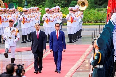 印尼总统左科圆满结束对越南的访问