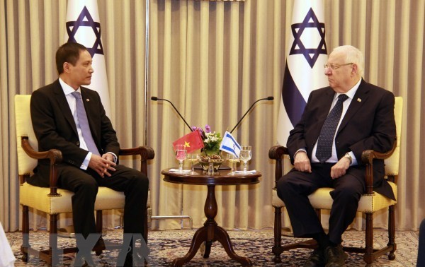 越南驻以色列大使杜明雄向以色列总统递交国书