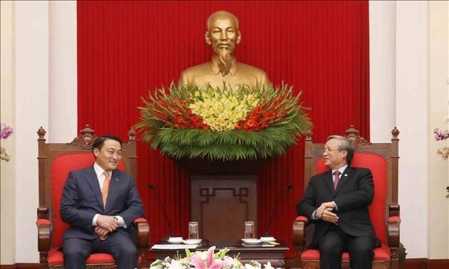 促进越南和蒙古国各领域关系