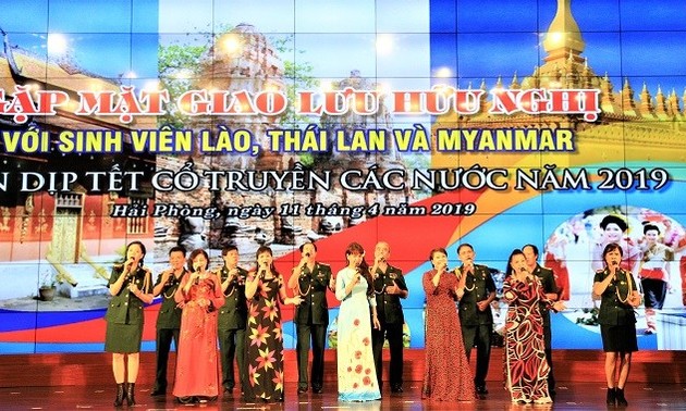 海防市与老泰缅人民促进友好关系