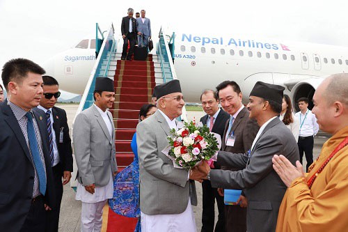 阮春福主持仪式欢迎尼泊尔总理奥利访越