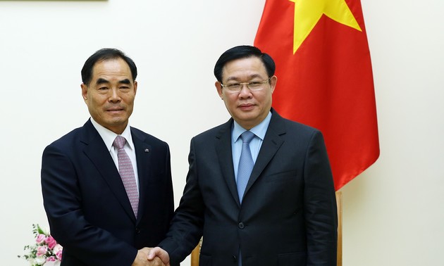越南政府副总理王庭惠会见KRC集团总裁