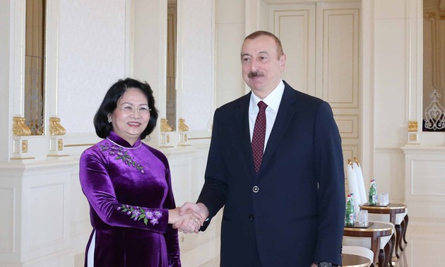 越南国家副主席邓氏玉盛会见阿塞拜疆总统阿利耶夫