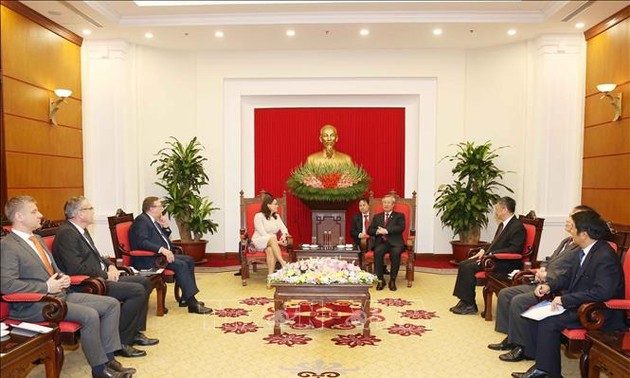 匈牙利公民联盟党高级代表团对越南进行访问