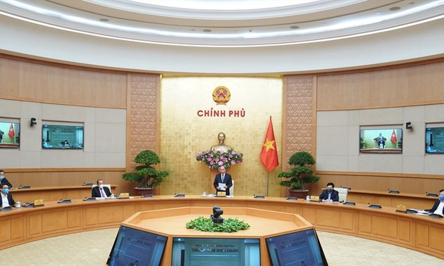 越南政府总理与企业会议 疫情下重启经济