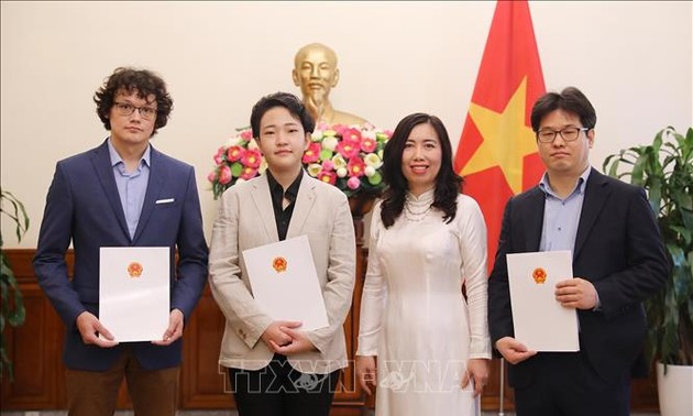  越南外交部向部分外国媒体颁发设立驻越代表处许可证