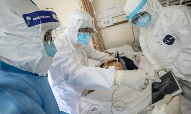 越南向美国亚洲研究院分享应对新冠肺炎流行病的经验
