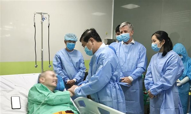 越南第91例新冠肺炎患者正在良好康复，一直向越南医生说感谢