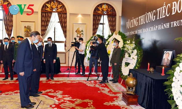 中国领导人前往越南驻中国大使馆悼念黎可漂逝世
