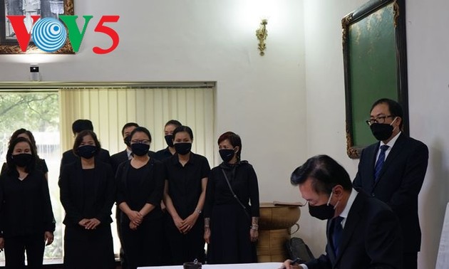 原越共中央总书记黎可漂吊唁仪式在越南驻印度和韩国大使馆举行