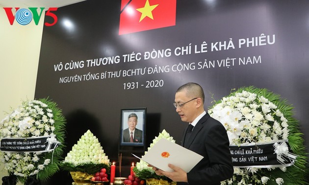 各国领导人和国际友人吊唁原越共中央总书记黎可漂