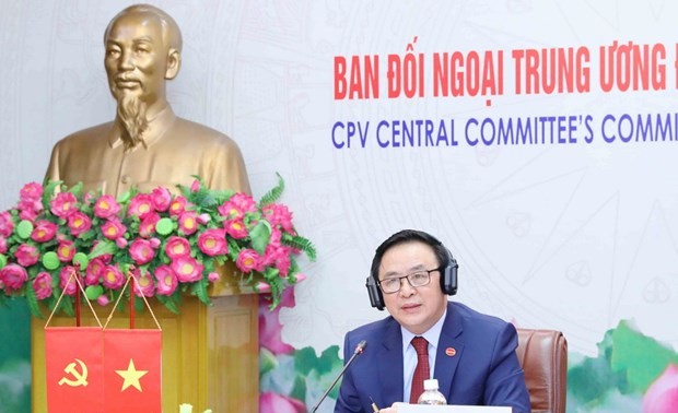 越南共产党与英国全党议会团体举行视频对话会