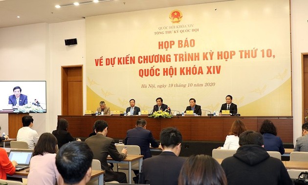 越南14届国会10次会议新闻发布会在河内举行