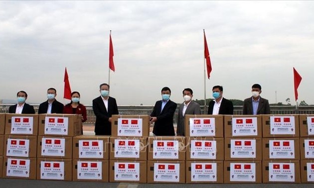 中国广西壮族自治区向越南广宁省赠送防疫物质