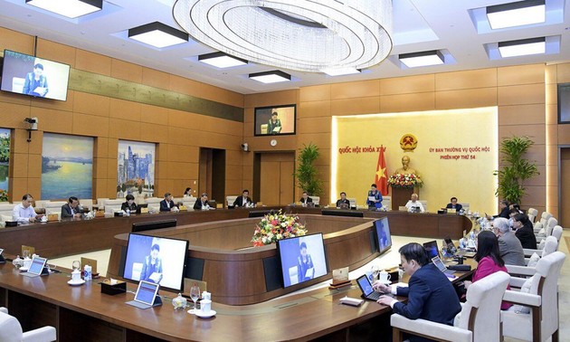 越南国会常委会第54次会议讨论人事工作