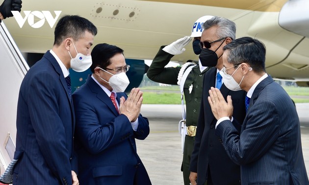 越南政府总理范明政抵达雅加达 开始出席东盟峰会