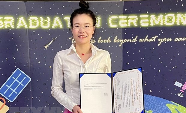 越南女博士凭盐渍化研究项目荣获国际奖