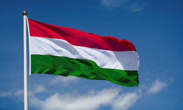 越南国家主席致电祝贺匈牙利国庆