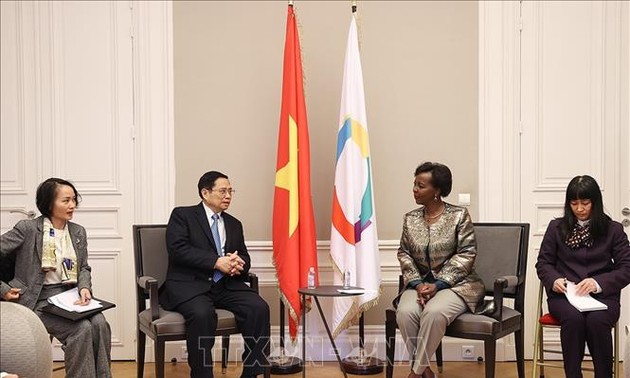 越南政府总理范明政会见法语国家组织秘书长路易丝•穆希基瓦博