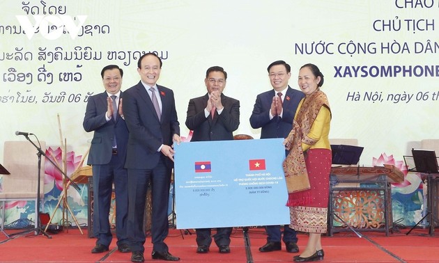 老挝国会主席的越南之行推动两国合作关系进入新发展阶段