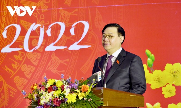 越南国会主席王庭惠：国家的强烈愿望寄托于战略突破