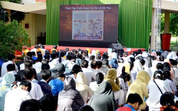 越南中部庆和省举办“越南的黄沙和长沙”​校园数字展