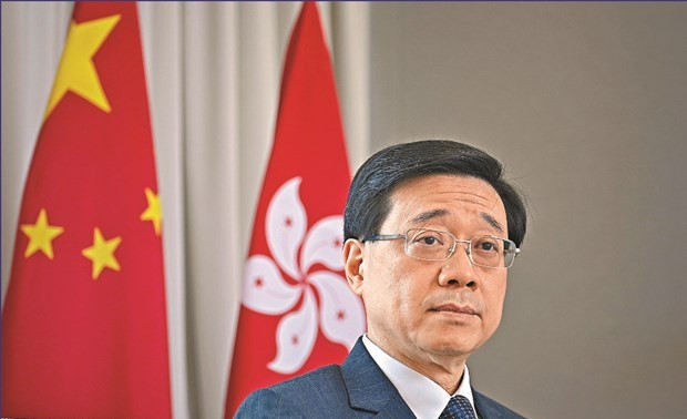 中国香港特别行政区政府政务司司长宣布参选特别行政区行政长官
