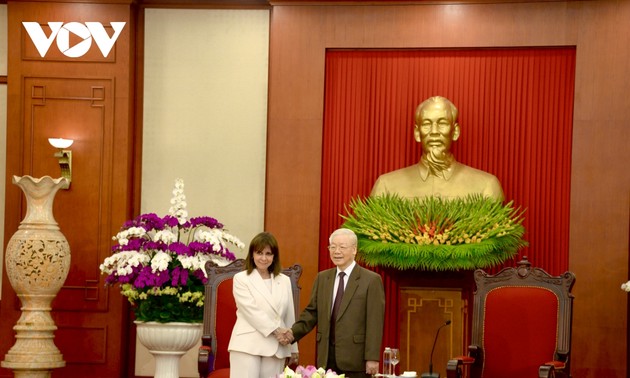 越共中央总书记阮富仲接见 希腊总统卡特琳娜·萨克拉罗普卢