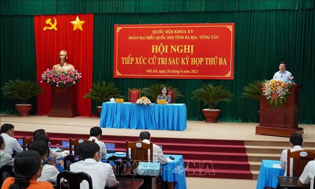 越南政府和国会领导人与选民接触