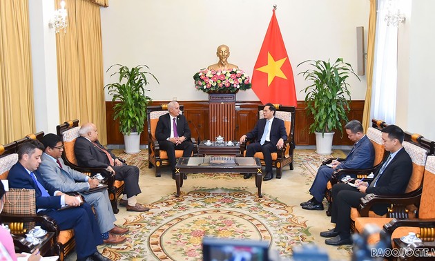 加强越南与古巴的特殊政治和全面合作关系