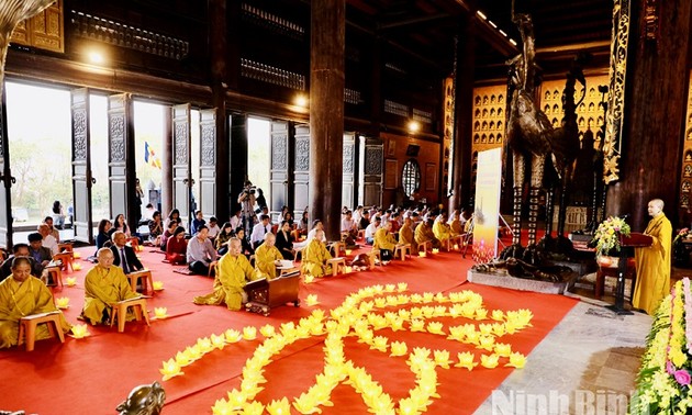 在宁平省举行国泰民安和世界和平祈祷仪式