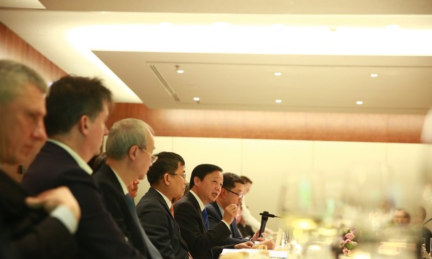 第五十三届世界经济论坛年会：越南政府副总理陈红河出席瑞士绿色金融与可持续发展对话会