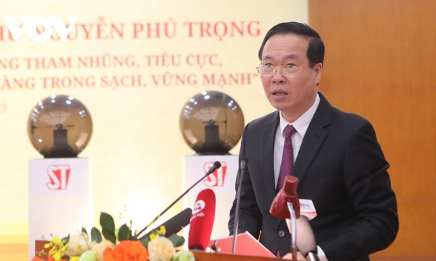 越共中央总书记阮富仲关于反腐工作的新书正式发布