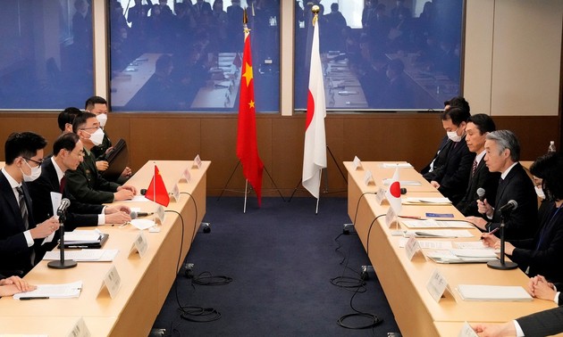 日本和中国举行 4 年来首次正式安全会谈